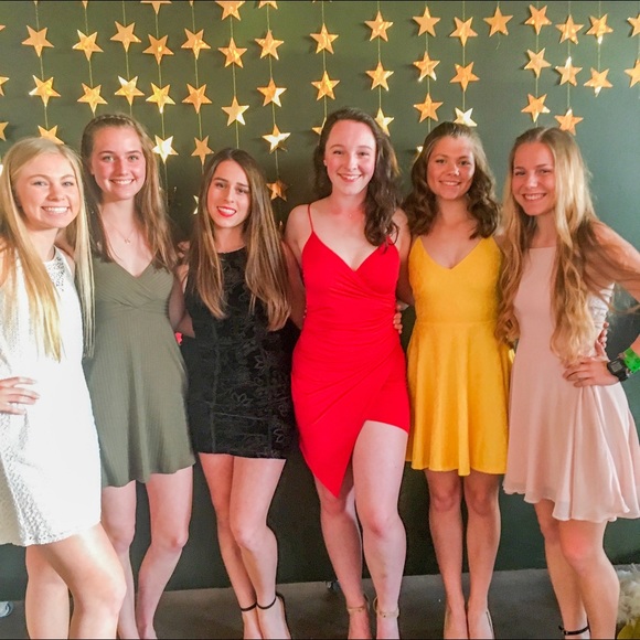 Meet your Posher, Allie - Picture 2 of 4